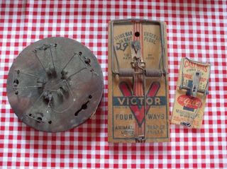 Antique Mouse Trap Round Holes Oneida Victor Animal Mcgill Four Way Wood photo