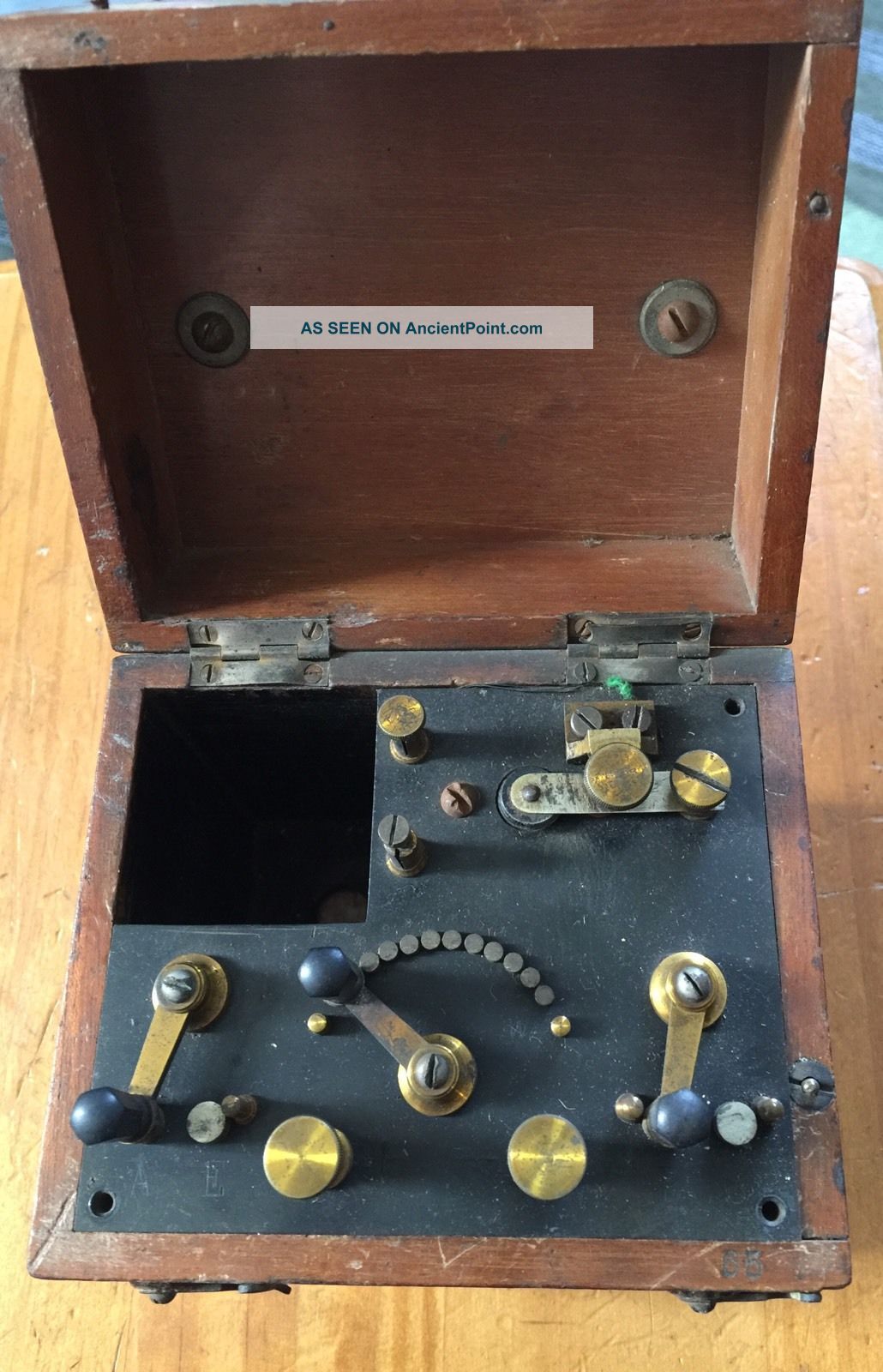 Antique Doctor ' S Shock Box In Wood Case - Medical Hospital Chemist Mental Health Other Medical Antiques photo