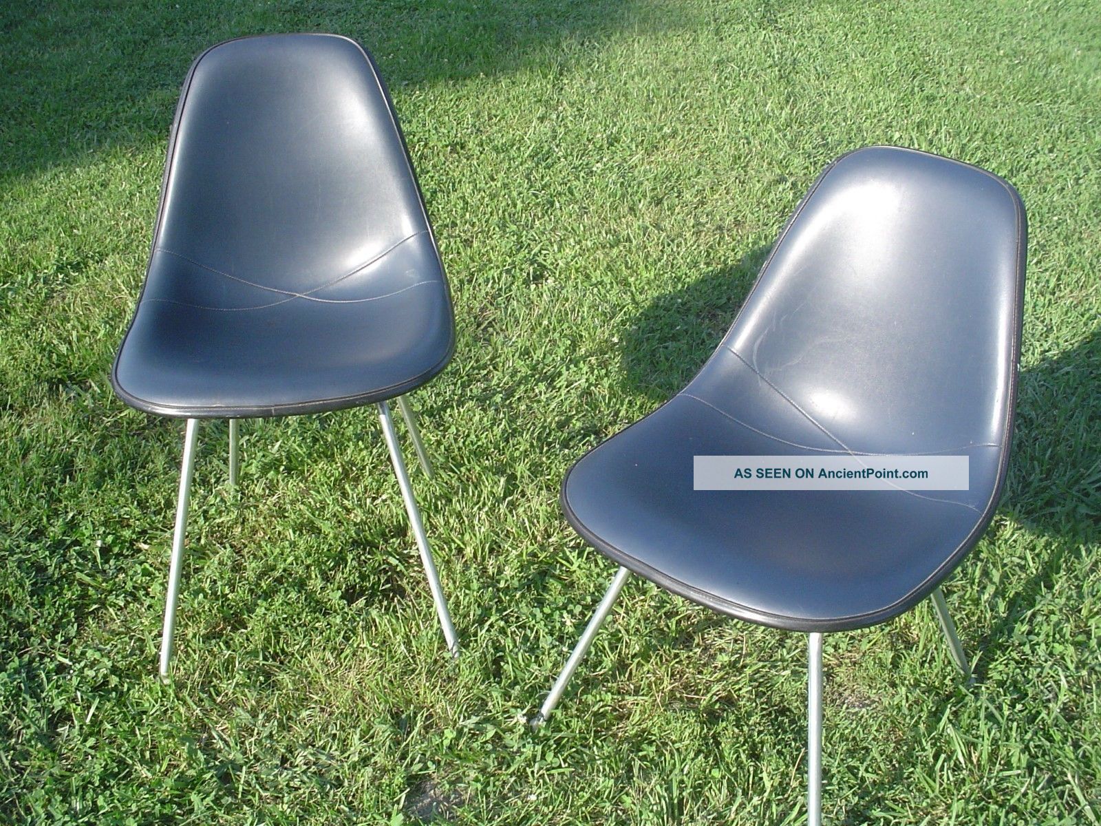 Herman Miller Eames Dark Blue Padded Griege Fiberglass Side Shell Chair Sharp Mid-Century Modernism photo
