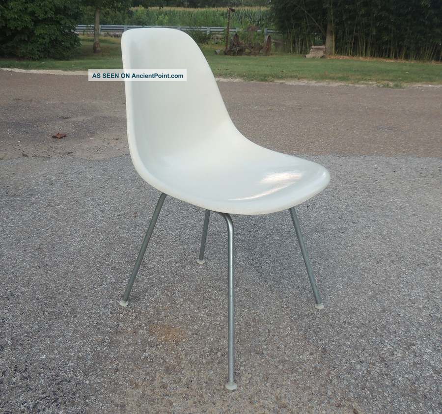 Herman Miller Fiberglass Shell Chair.  Parchment. Mid-Century Modernism photo
