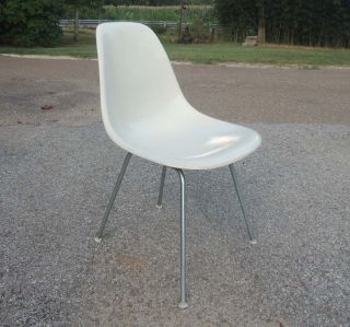 Herman Miller Fiberglass Shell Chair.  Parchment. photo