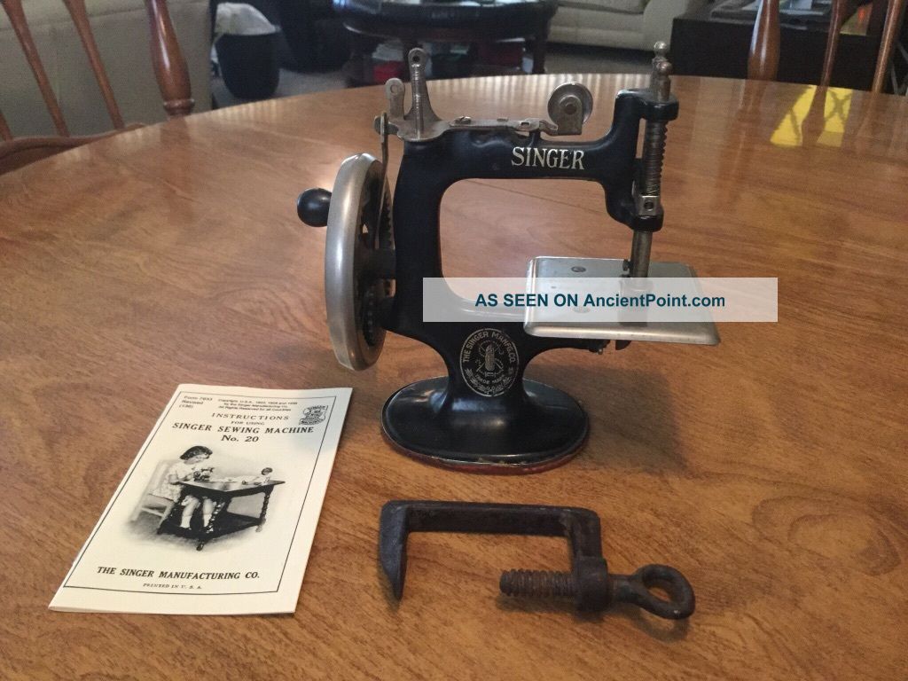 Cute Rare 1922 Antique Vintage Singer 20 Small Child Mini Toy Sewing Machine See Sewing Machines photo