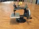 Cute Rare 1922 Antique Vintage Singer 20 Small Child Mini Toy Sewing Machine See Sewing Machines photo 2