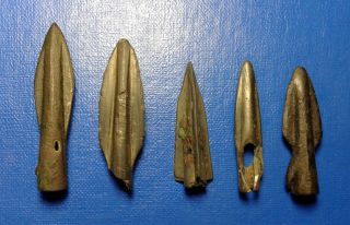 5 Ancient Bronze Arrowheads 44 - 35 Mm. photo