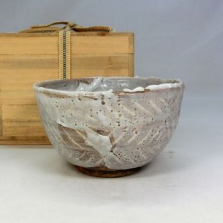 H292: Japanese Old Shino Pottery Ware Tea Bowl With Good Glaze W/box. photo