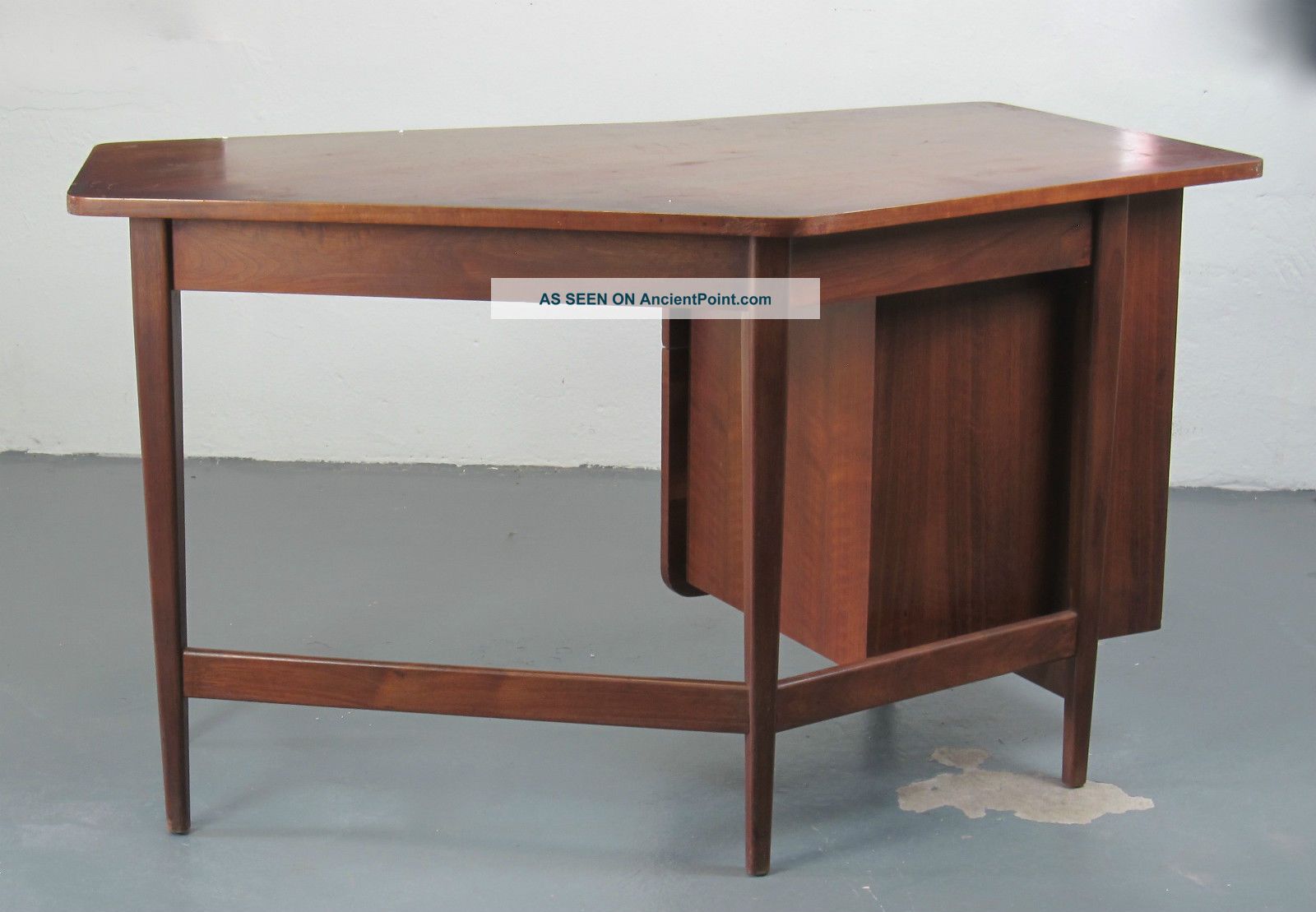 Mid Century Modern Bertha Schaefer Desk For Singer & Sons Gio Ponti Era Post-1950 photo
