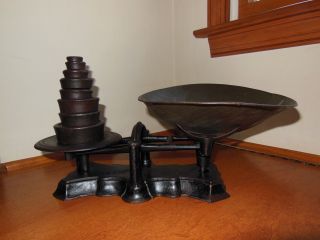 Vintage Reading Hardware Co.  Reading Pa Cast Iron Candy Scale 168 With 7 Weights photo
