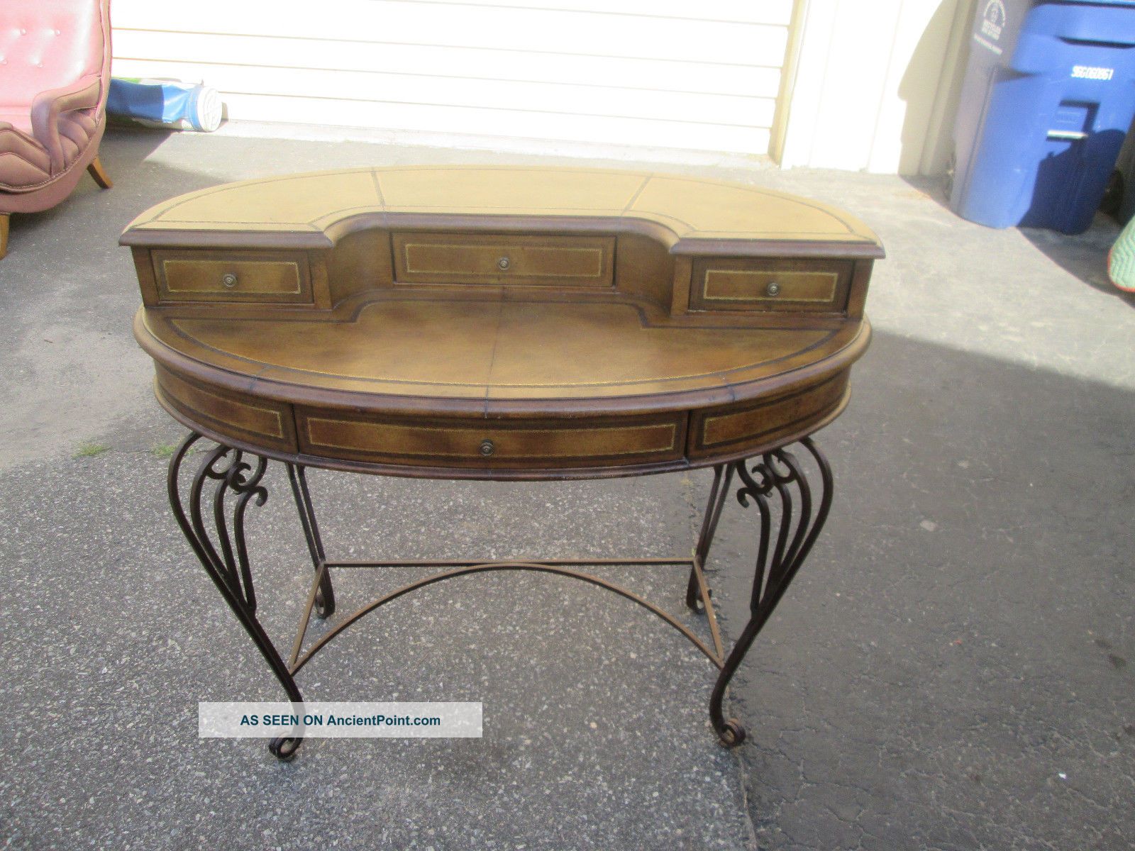 57119 Quality Vanity Desk With Metal Base Post-1950 photo