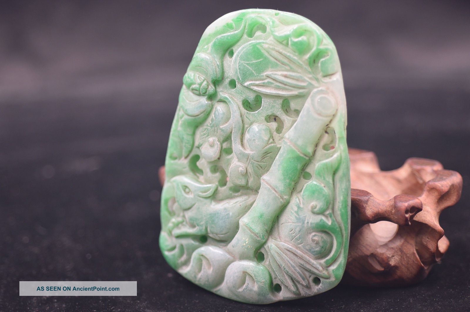 Antique Chinese Carved Statue Aristocratic Wearing Jadeite Jade Pendant 1 Necklaces & Pendants photo