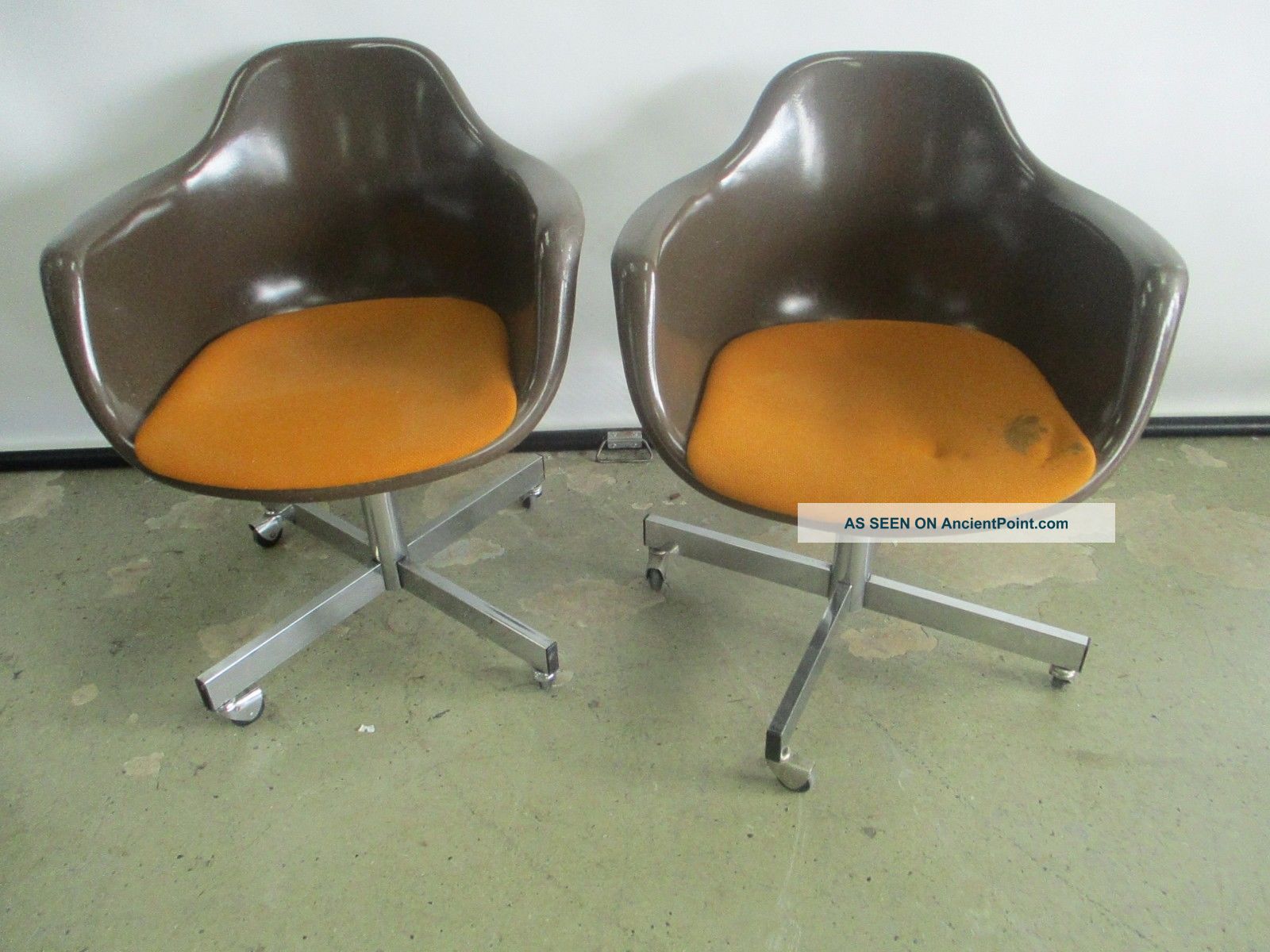 Pair 2 Krueger Mid Century Modern Fiberglass Shell Arm Chairs With Steel Bases Post-1950 photo