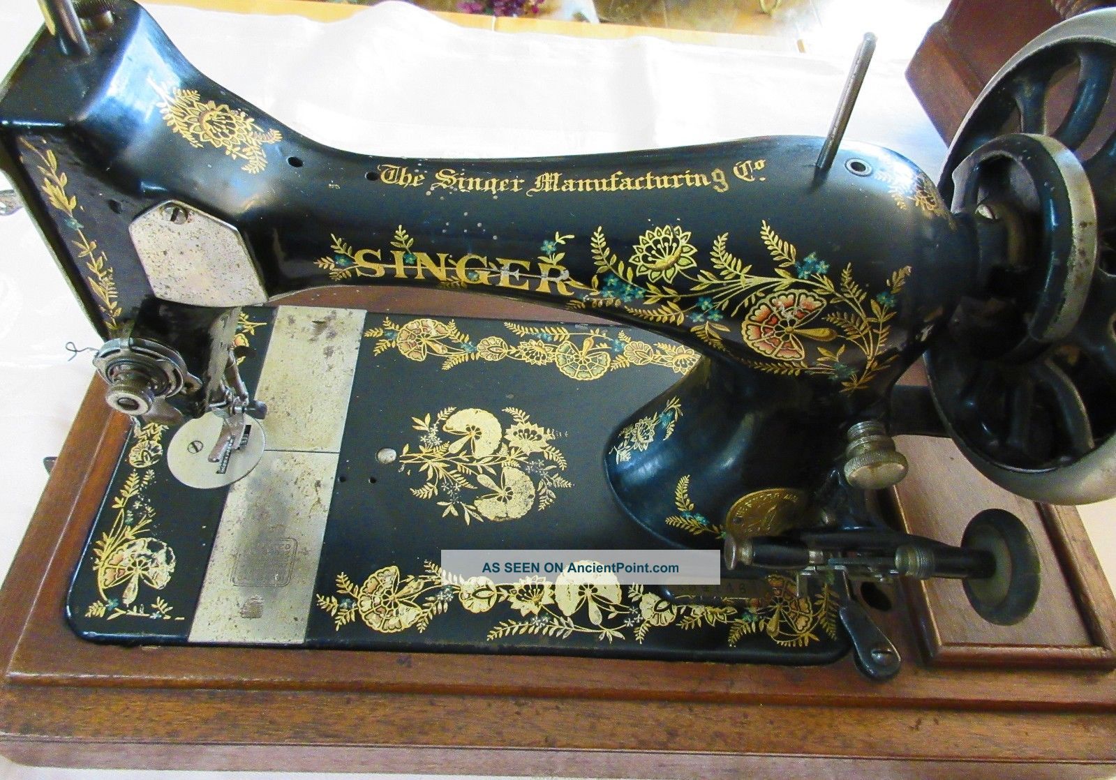 Antique Singer Hand Crank Sewing Machine 1902 28k Sq Coffin Cover,  Case,  Carnation Sewing Machines photo