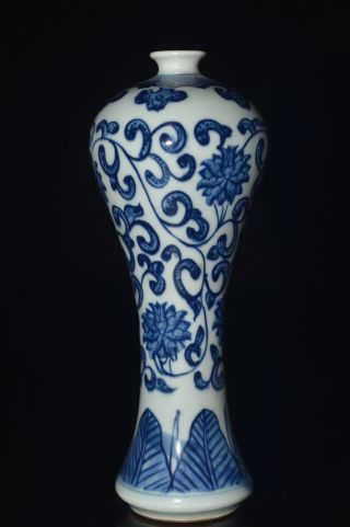 China Exquisite Hand Painted Flower Blue And White Porcelain Vase photo