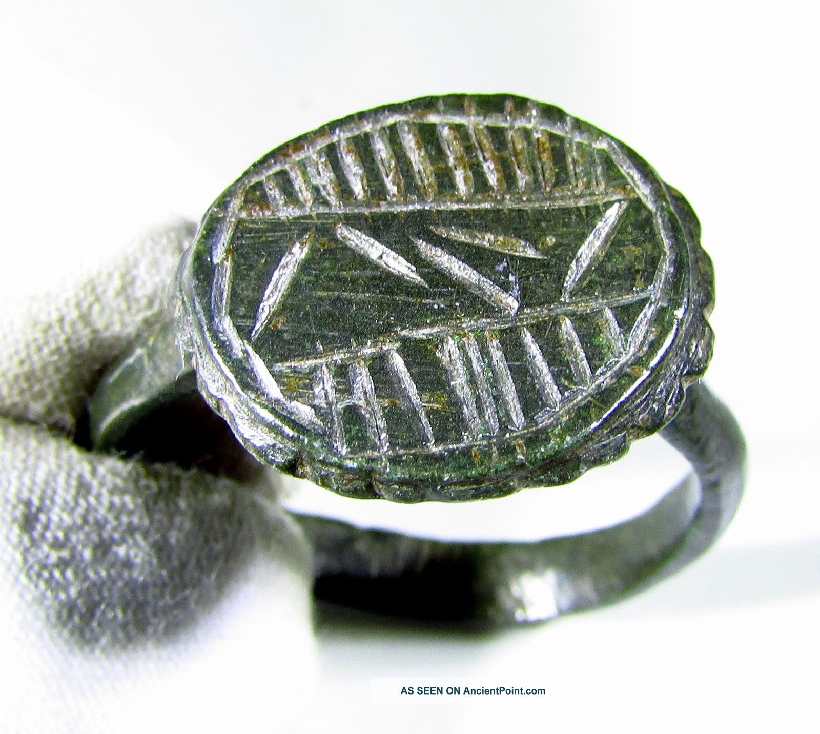 Ancient Roman Bronze Ring With Decorated Bezel - Wearable - Ef53 Roman photo