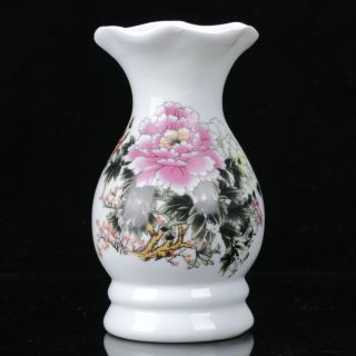 Hand - Painted Famille Rose Porcelain Flower Vase W Qianlong Mark B916 photo