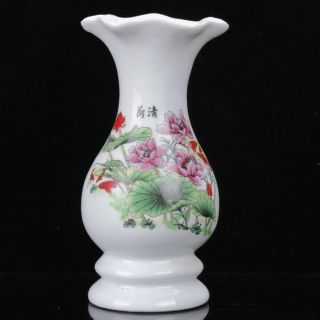 Chinese Famille Rose Porcelain Hand - Painted Flower Vase W Qianlong Mark B928 photo