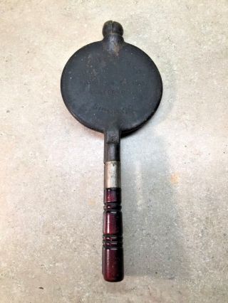 Antique Vintage Wagner Mfg.  Co.  Cast Iron Wafer Iron Rare Find 5 1/4 