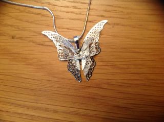 A Really Ladies ' Butterfly ' Necklace ' Beach Find photo