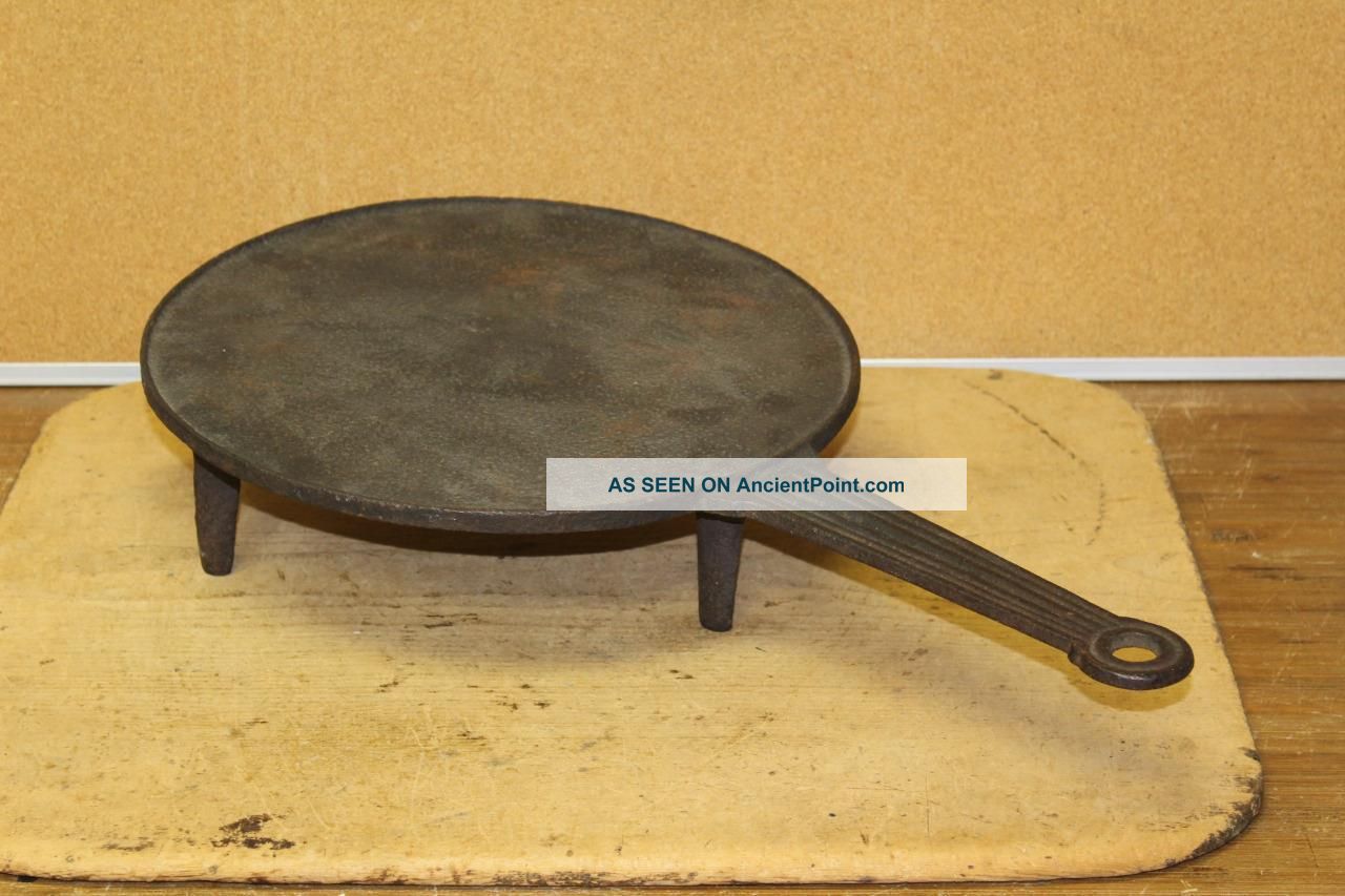Fantastic Late 17th C Pilgrim Period Cast Iron Footed Griddle Fluted Handle Primitives photo