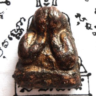 Powerful Magic Powder Buddha Lp.  Phra Pidta Pid Ta Thai Amulet Life Protection photo