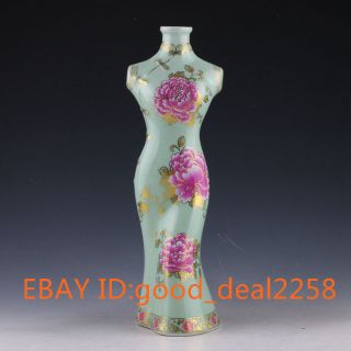 Chinese Jingdezhen Handwork Draw Peony Cheongsam Style Porcelain Vase photo
