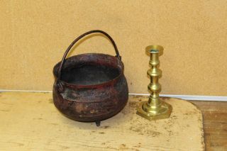 Rare 17th - 18th C Pilgrim Era Cast Iron Hanging Footed Pot In photo