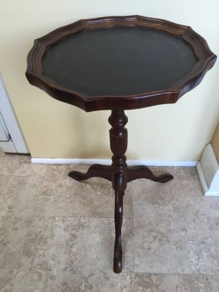 Small Mahogany Pie Crust Leather Top Table - Taiwan photo