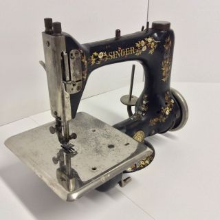 Singer Model 24 Sewing Machine photo