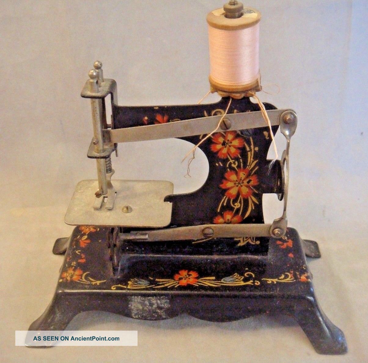 Vintage Child ' S Sewing Machine Marked 