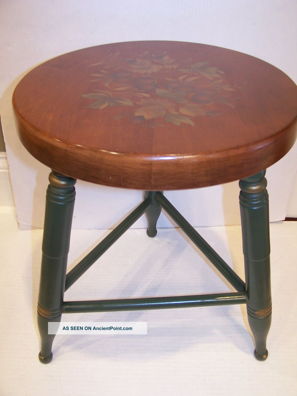 Vintage Wood L.  Hitchcock 3 Leg Green Stool Chair Grapes Fruit Stencil Nr Post-1950 photo