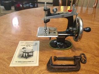 Rare 1922 Antique Vintage 3rd Singer 20 Small Child Toy Sewing Machine photo