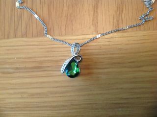 A Really Ladies Necklace With A Large Green Stone ' Beach Find photo
