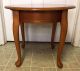 Vintage - Wood Queen Anne Round Side / End Table - Post-1950 photo 2