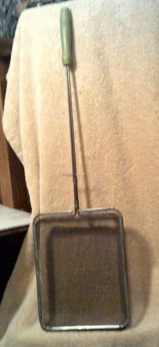 Vintage Screen Wire Popcorn Popper For Open Fire.  Wire Handle With Green Grip. photo