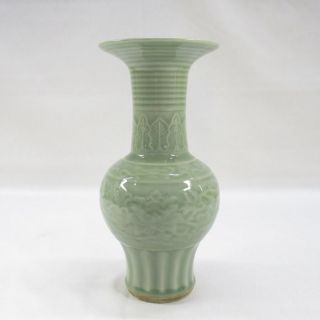 E613: Chinese Blue Porcelain Flower Vase Of Appropriate Work And Tone photo