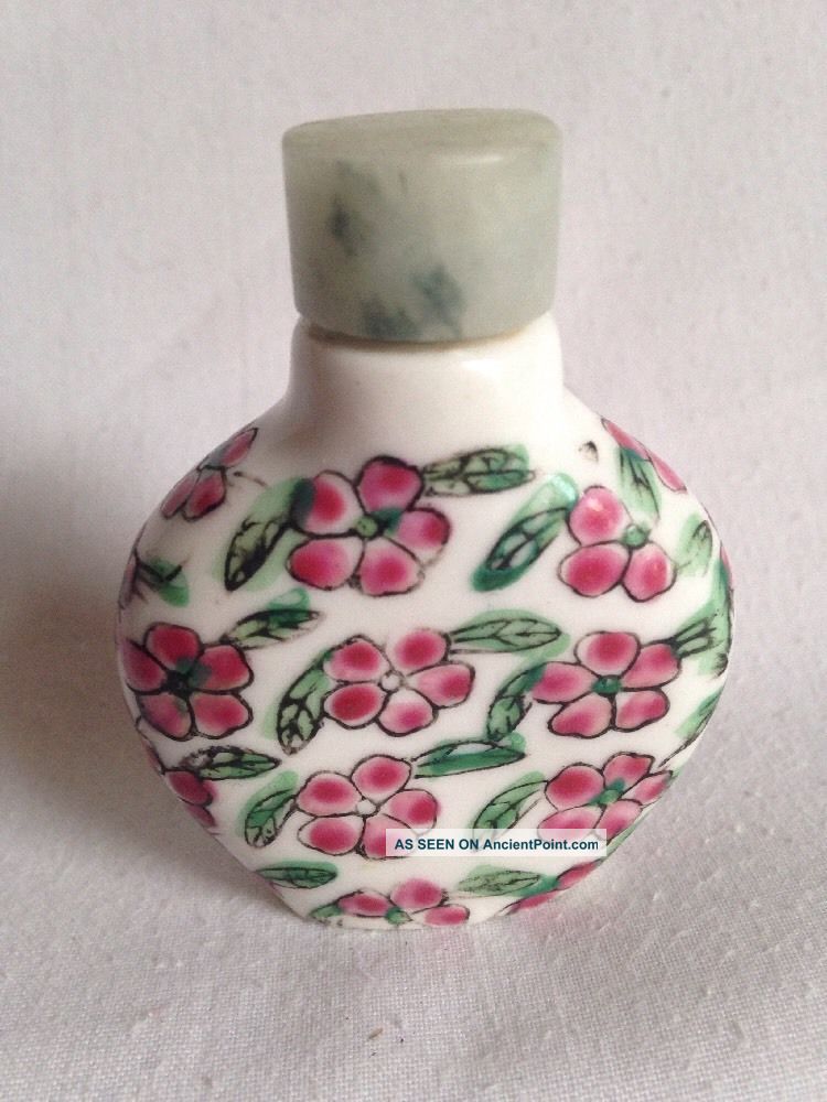Chinese Porcelain Snuff Bottle - Qianlong Mark - A/f Snuff Bottles photo