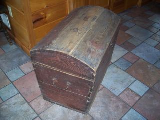 Antique Pennsylvania Dutch Style Round Top Wood Shipping/dowery Chest 29x27x18 photo