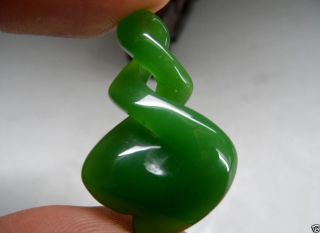 Natural Green Jade Carving Crafted Pendant (扭转乾坤) photo