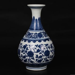 Delicate Chinese Blue And White Porcelain Handmade Flower Vase photo