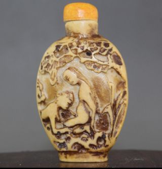 Rare Chinese Hand - Carved Man Woman Story Resin Snuff Bottle H589 photo