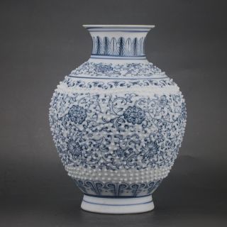 Chinese Jingdezhen Blue & White Porcelain Painted Flower Vase photo