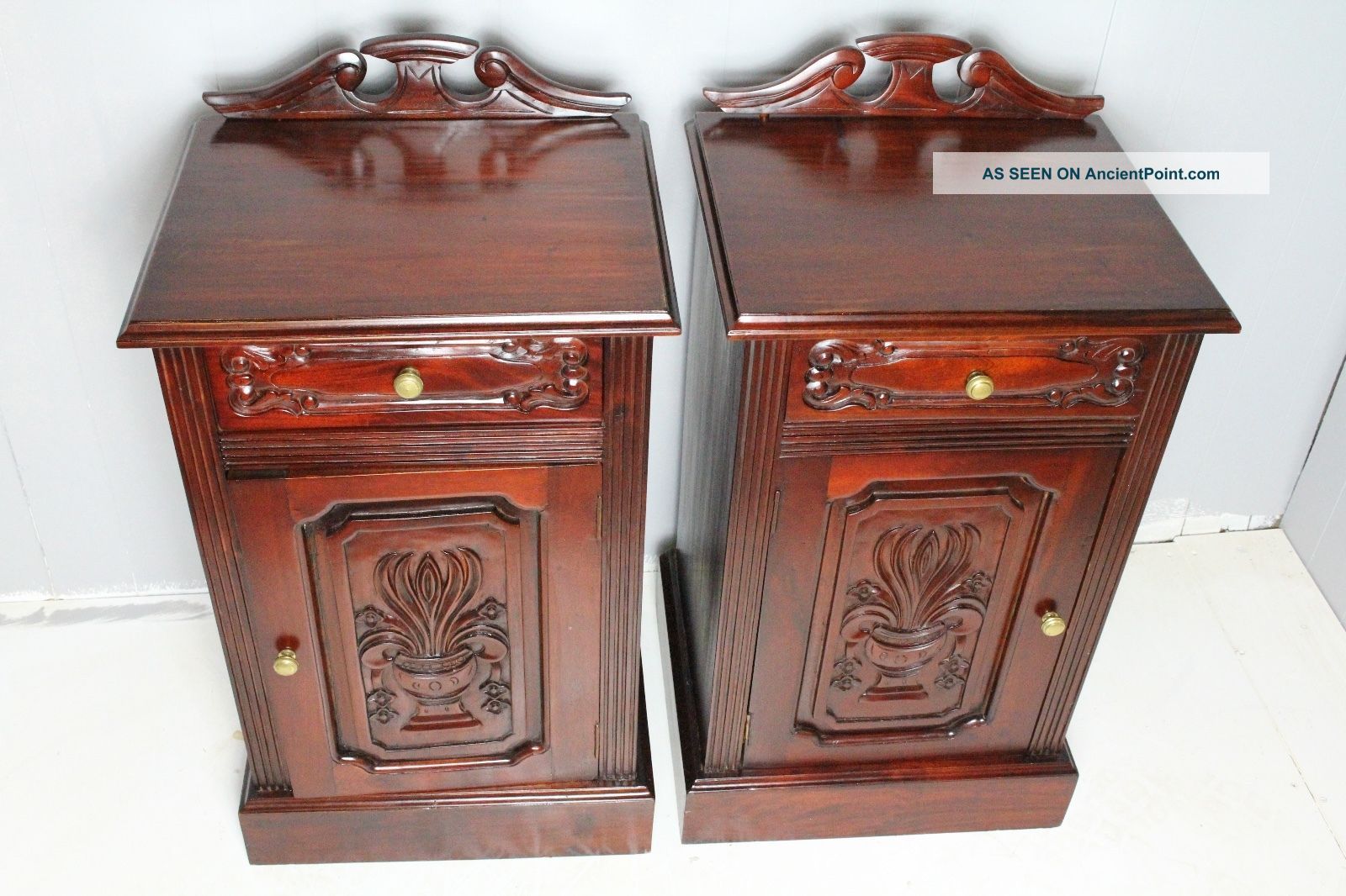 Great American Country Solid Mahogany Hand Carved Night Stands Post-1950 photo