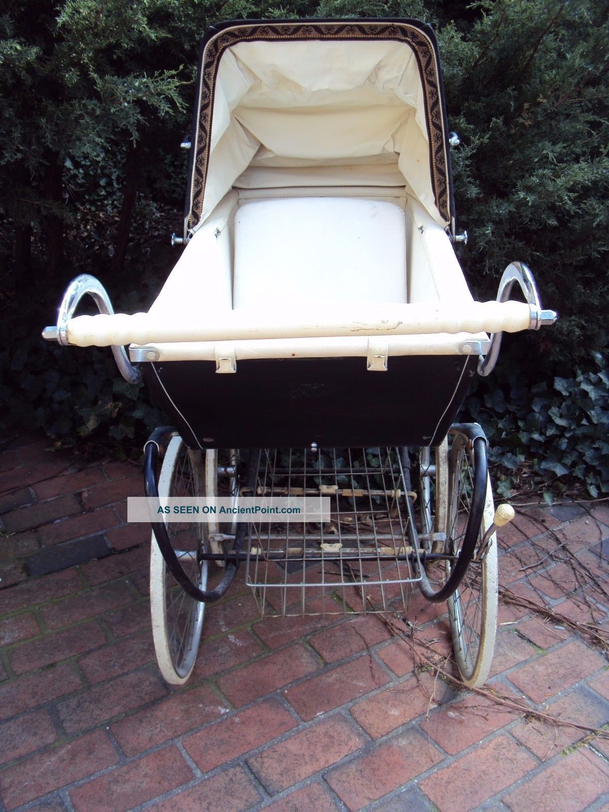 Antique baby carriage brands clearance