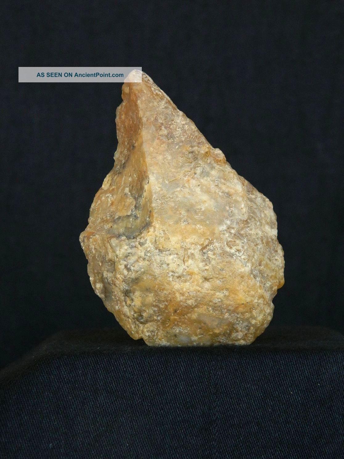Acheulean Civilization - Quartzite Hand Axe - 82 Mm Long - Sahara Neolithic & Paleolithic photo