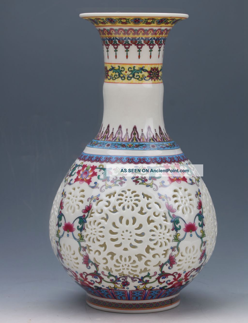 Chinese Famille Rose Procelain Hand - Carved Hollow Vase W Qianlong Mark Gd8358 Vases photo