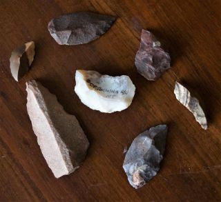 Seven Aboriginal Spear Tips (3),  4 Scrapers - Northern Territory Stone Tools.  8cm photo