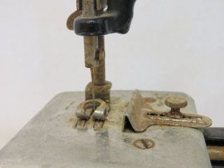 Antique 1914 - 1926 Singer Miniature Sewing Machine Cast Iron Rare photo
