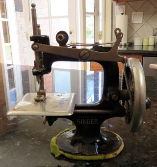 Singer Model 20 Child ' S Toy 7 - Spoke Sewing Machine Hand Crank Cast Iron photo