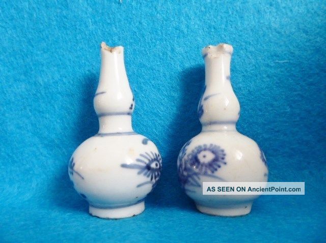 Two Chinese Double Gourd Blue & White Miniature Dolls House Vases Kangxi 18th C European photo