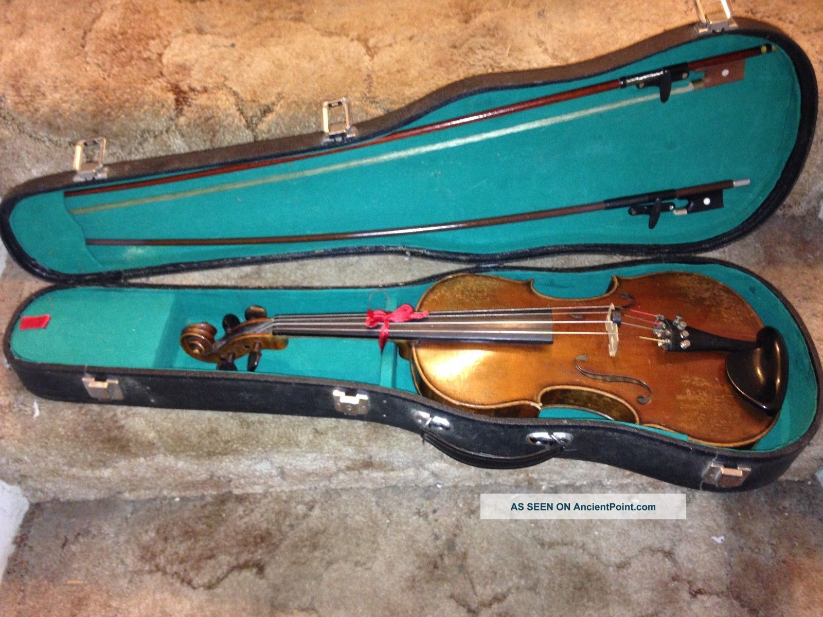 Antique Antoni Loveri Violin String photo