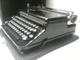 Vintage German Torpedo 18a Port.  Typewriter 1939 Schreibmaschine Remington Juni photo